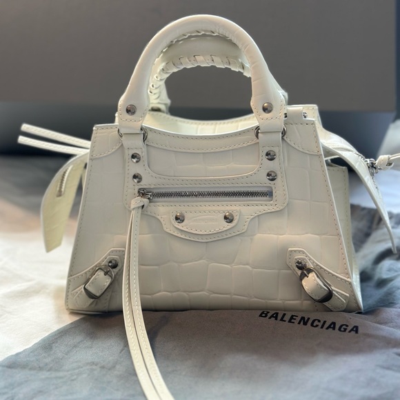 BALENCIAGA
White Croc Super Nano Neo Classic Bag ( brand new ) - Picture 3 of 10